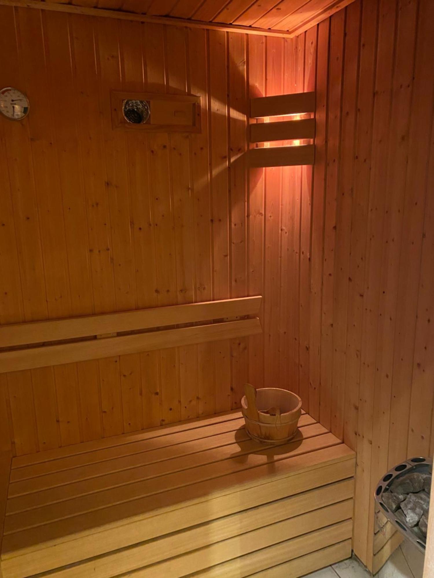Appartement Zilt, een ruim 4-persoons appartement Buren  Buitenkant foto